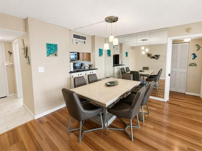 Building Photo - 2616 Cove Cay Dr