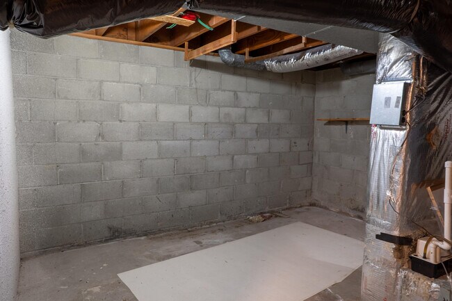 Building Photo - 400 Midland Dr
