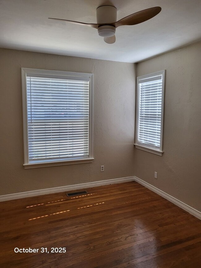 Building Photo - (2) Bed/(2) Bath w/ Must-See Updates Avail...