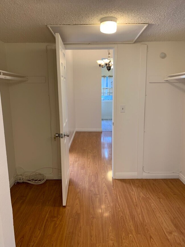 Building Photo - Bright, comfortable, and spacious one bedroom Condominium