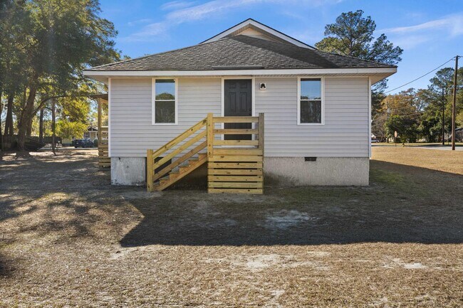 Building Photo - 501 E 4th St