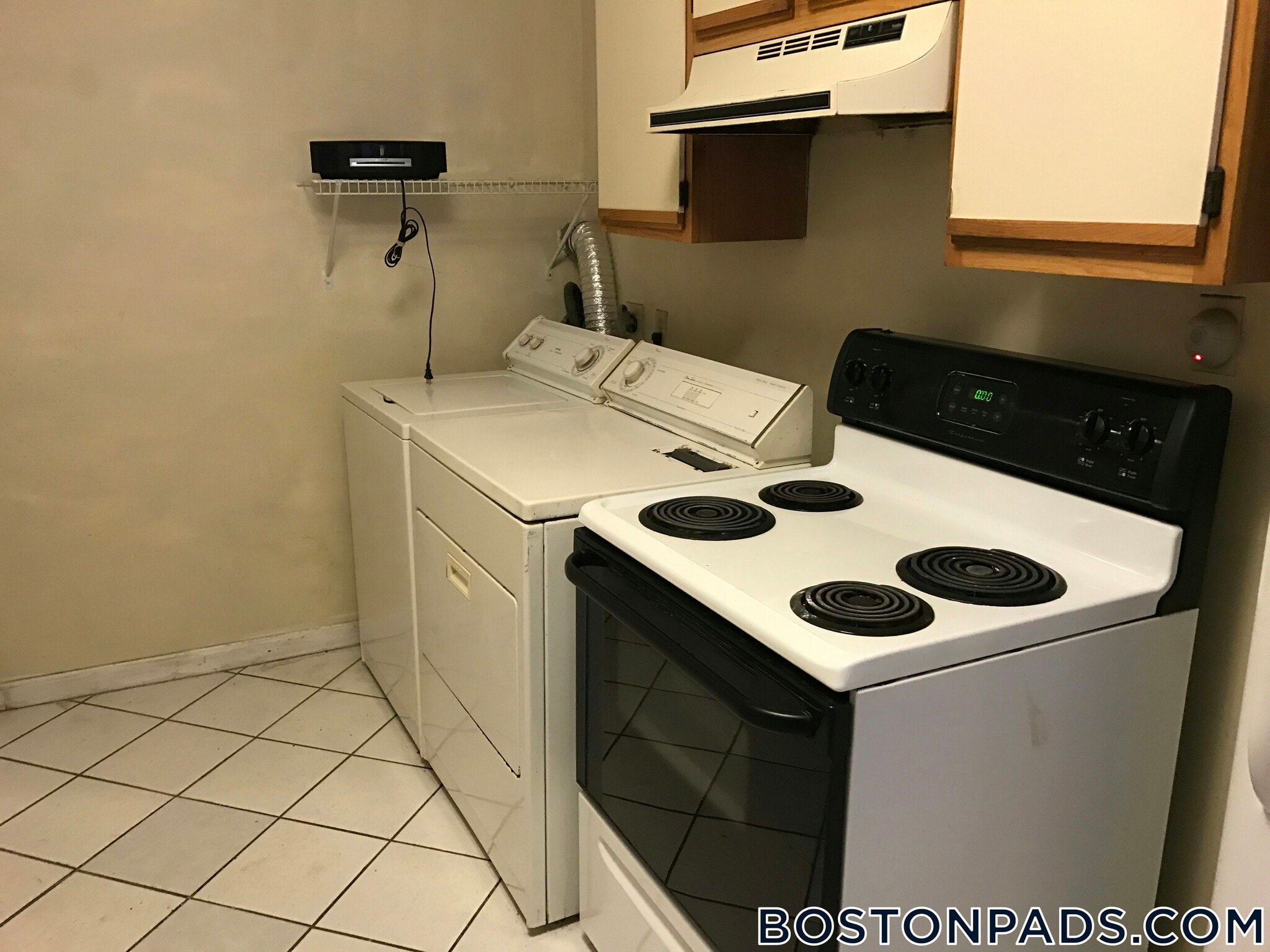 Building Photo - 1887 Beacon St