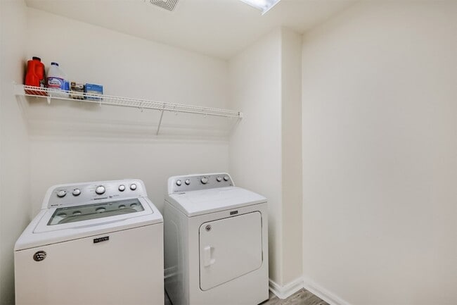 Building Photo - 2030 Vander Wilt Ln