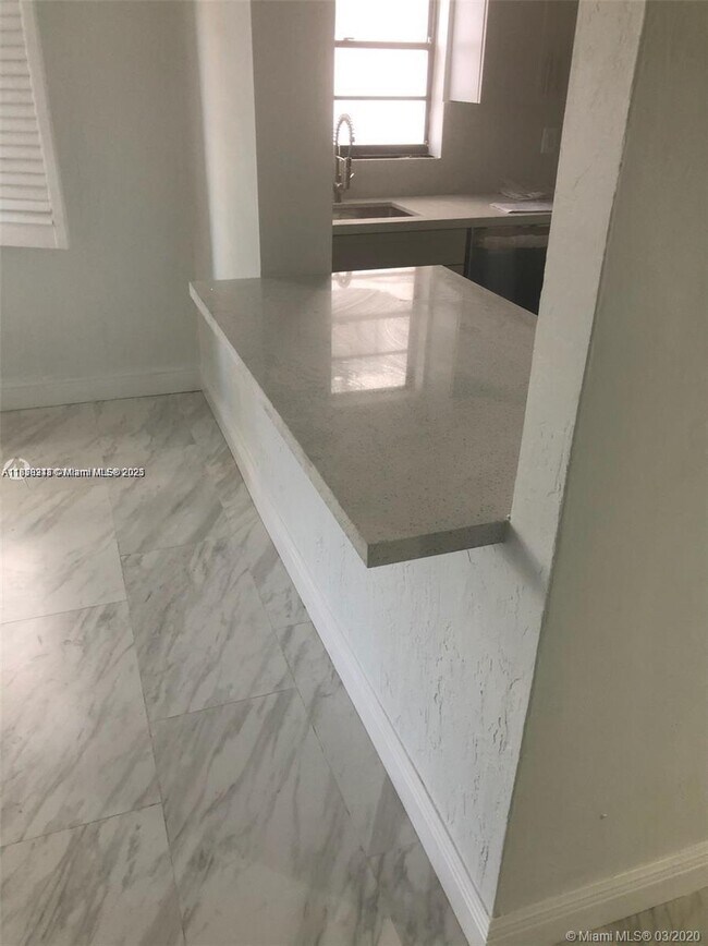 Building Photo - 6424 Collins Ave