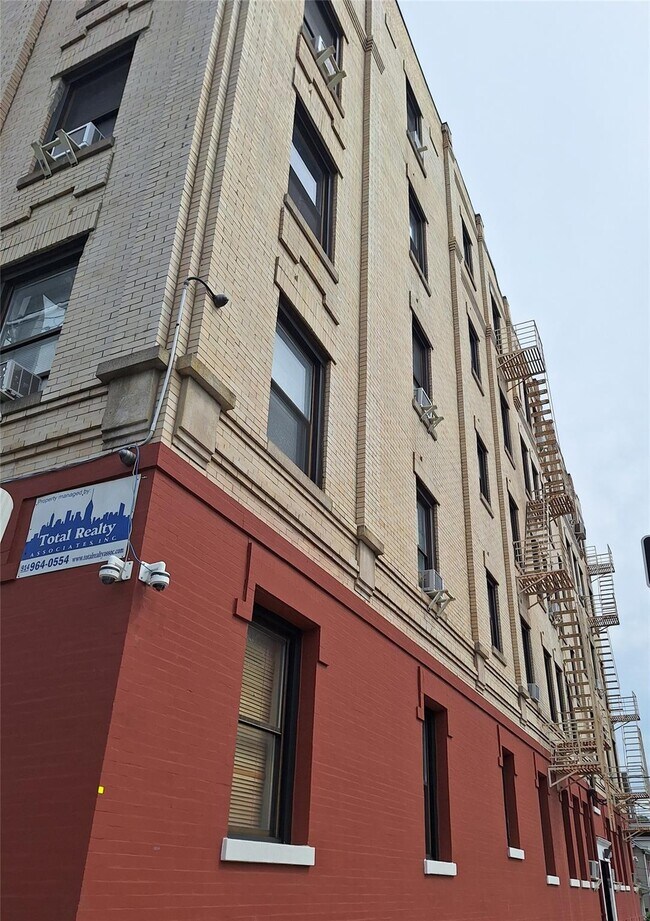 Building Photo - 60 Post St