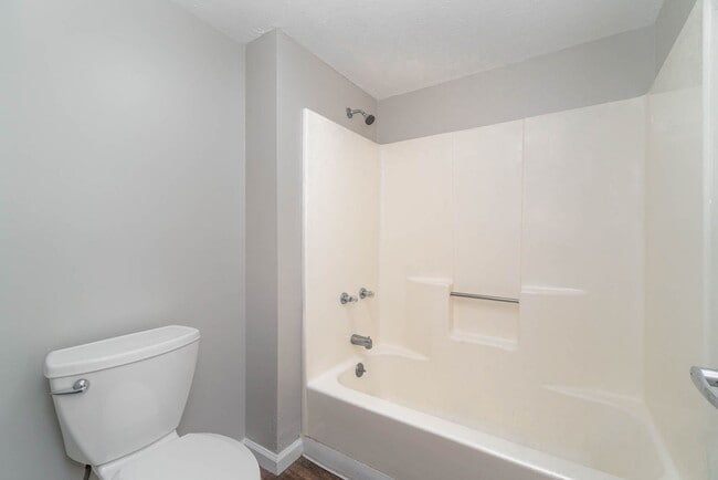 Building Photo - Effortless Living, Exceptional Location