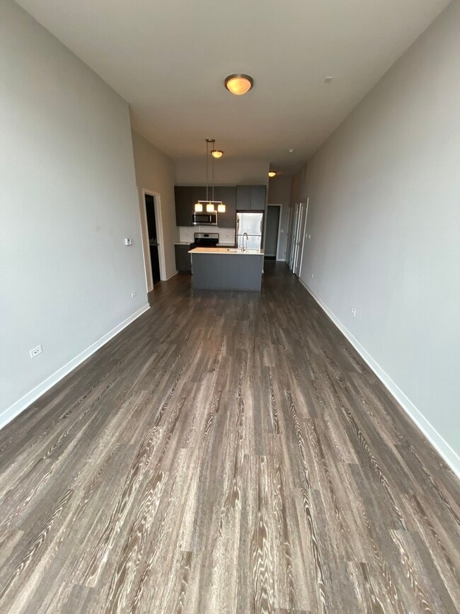 Building Photo - 1545 W North Ave