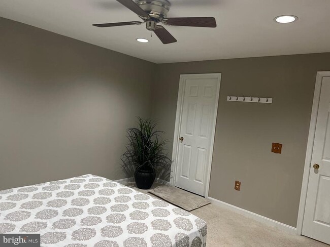 Building Photo - 8400 Cedarcreek Ct