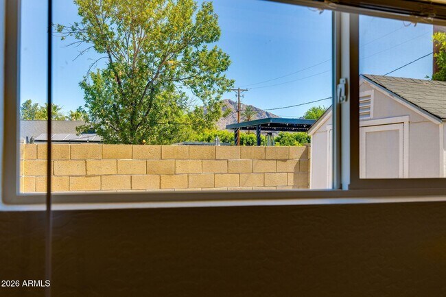 Building Photo - 5002 E Mitchell Dr