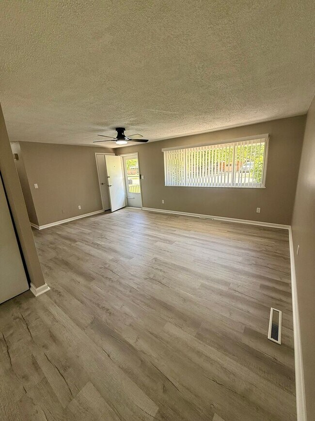 Building Photo - Move-In Ready 2BR with Stunning Granite + Fenced Backyard