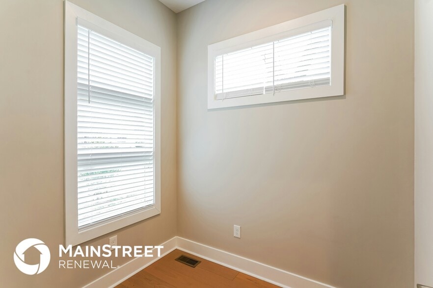 Building Photo - 2142 Oakland St