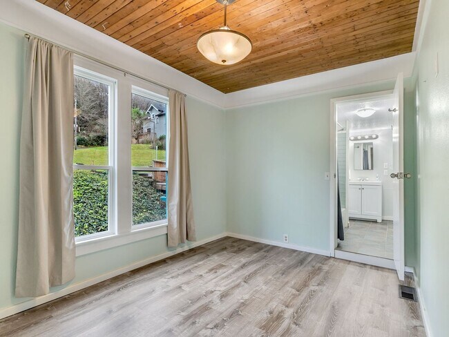 Building Photo - 3088 Harrison Ave