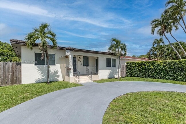 Building Photo - 3916 SW 58th Ave