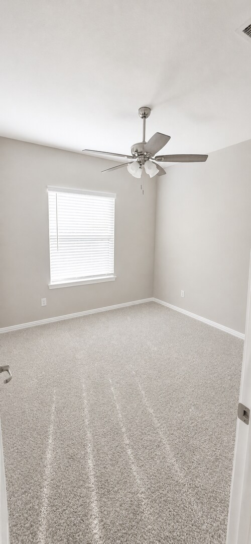 Building Photo - 14143 Medina Dr