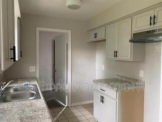 Building Photo - 5525 Lehigh Ave