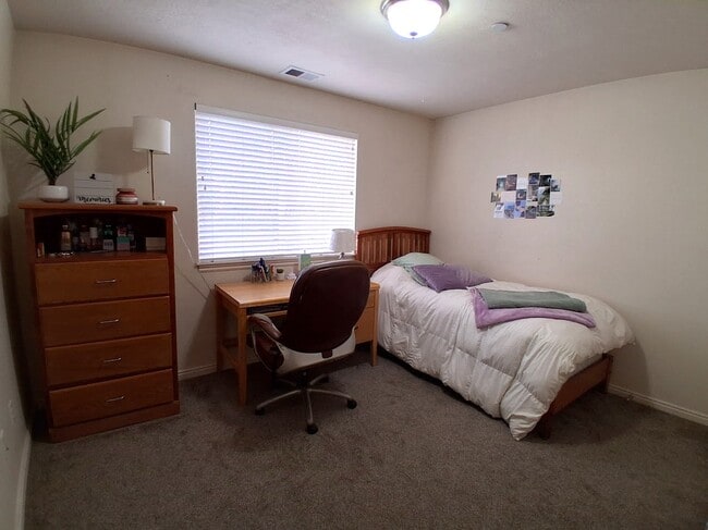 Building Photo - 1969 N Canyon Rd