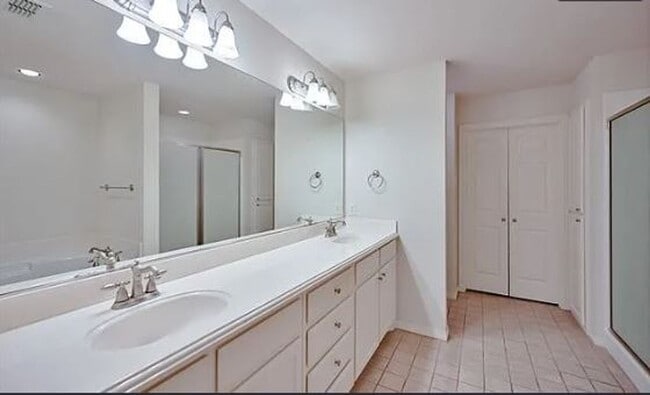 Building Photo - Super Cute 3 Bedroom Home in the Heart of Waxahachie