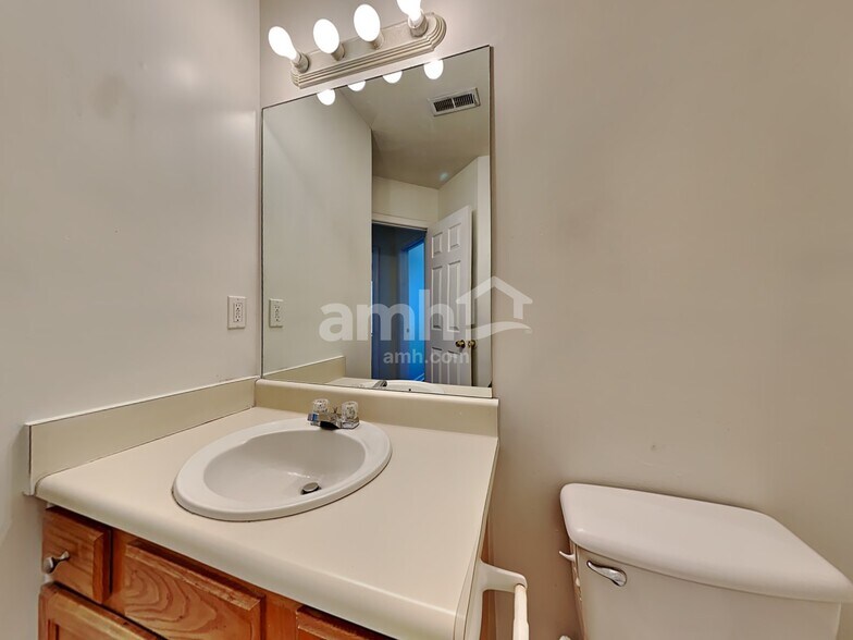 Building Photo - 4238 Zephyrhills Dr