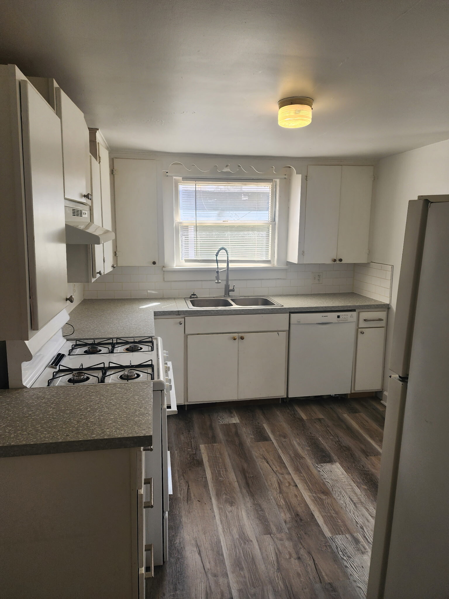 Building Photo - 222 N 5th St