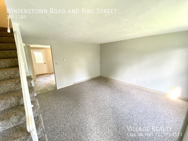 Building Photo - Large 2-Bedroom Townhome in Red Lion! Pati...