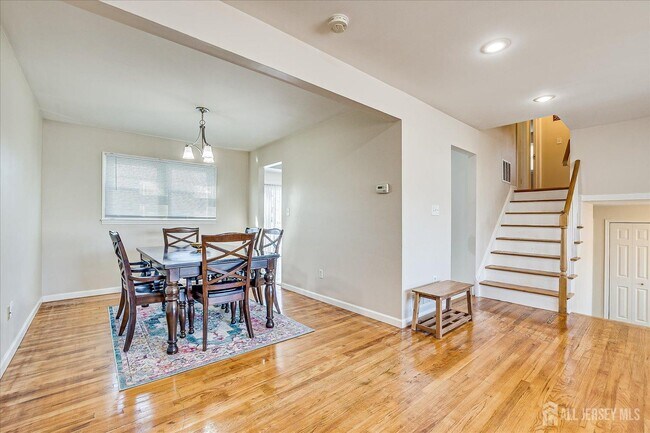 Building Photo - 79 Beechwood Ave