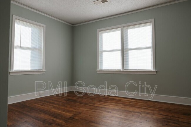 Building Photo - 5313 Randall Ave