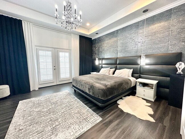 Building Photo - Bright, breezy & convenient: Your wew St. ...
