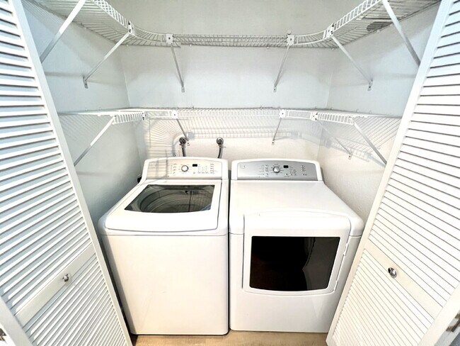 Building Photo - Beautiful Townhome For Rent in the Tranquil Chambers Bay