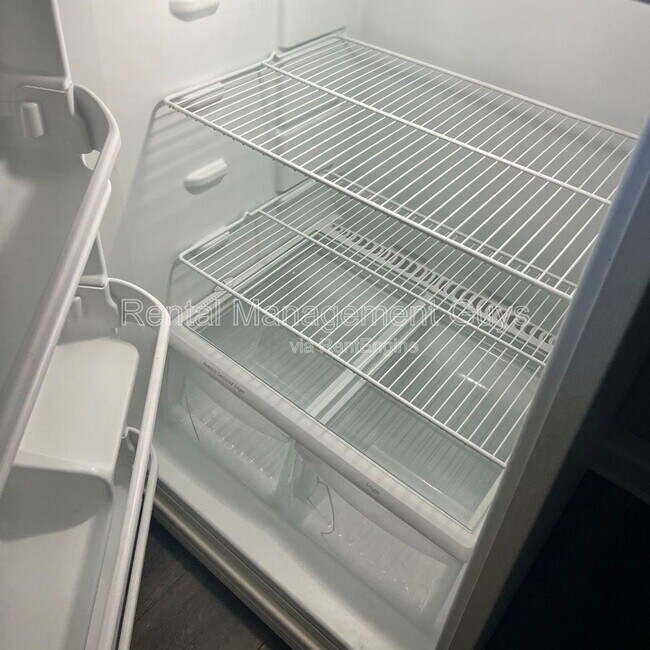 Building Photo - 2110 Fremont Ave N