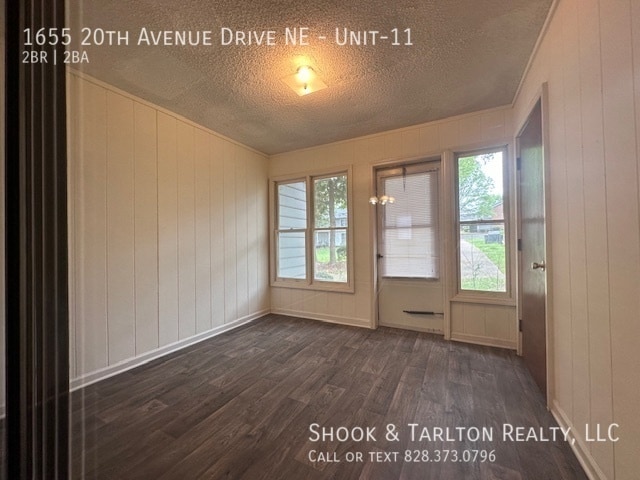 Building Photo - 1655 20th Ave Dr NE