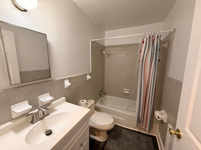 Building Photo - 1706 Minerva Dr