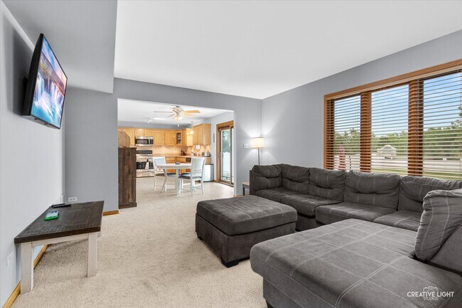 Building Photo - 610 High Grove Dr