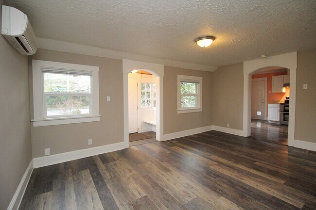 Building Photo - 5325 N Fessenden St