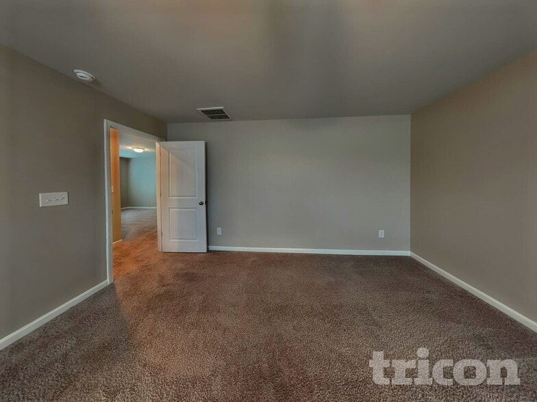 Building Photo - 3718 Streamside Dr