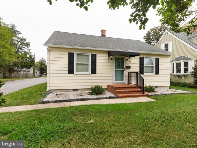 Building Photo - 701 Goldsborough St
