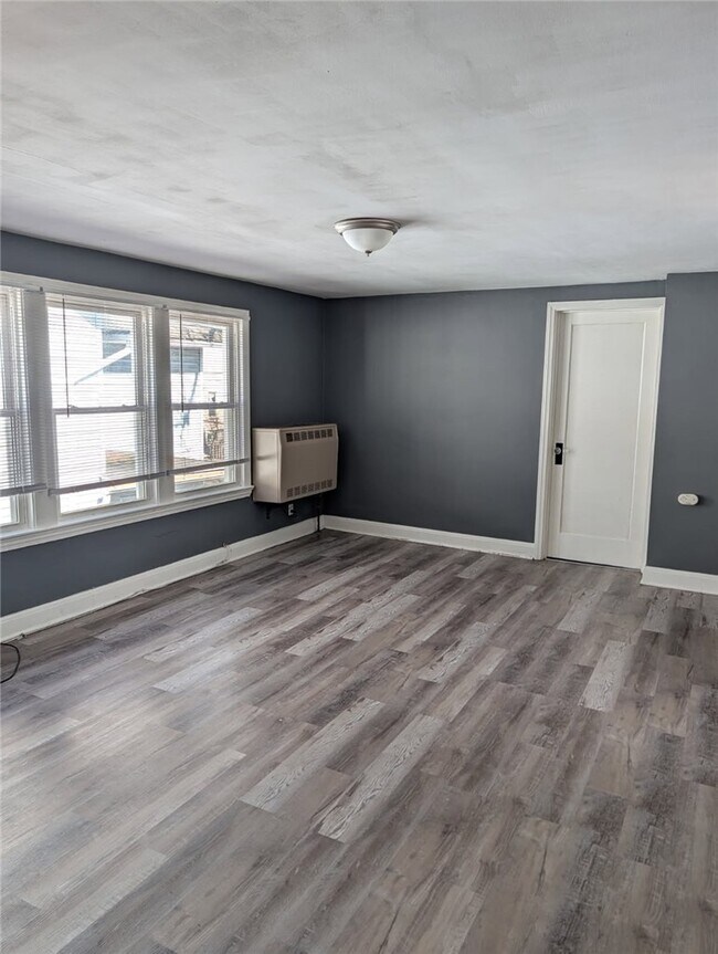 Building Photo - 105 Ontario St