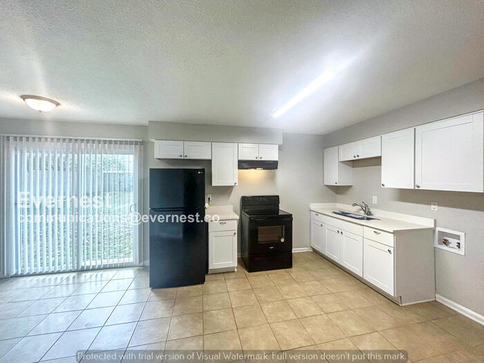 Building Photo - 2645 Eastbrook Dr