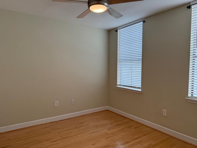 Building Photo - 606 Fern St