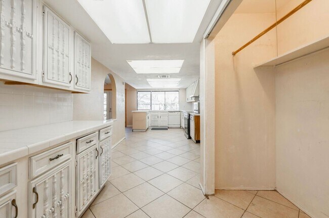 Building Photo - 5126 Sprey Dr