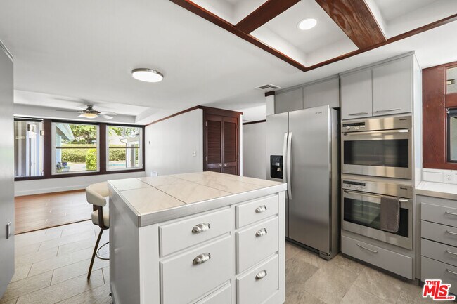 Building Photo - 2672 Veteran Ave