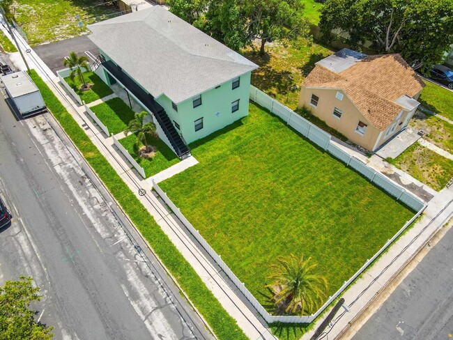 Building Photo - 1319 Douglass Ave