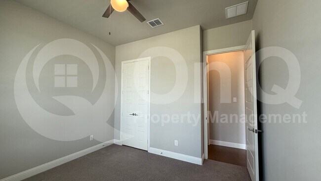 Building Photo - 3508 Covedale Blvd