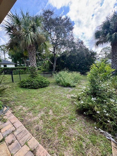 Building Photo - 156 Live Oak Ct