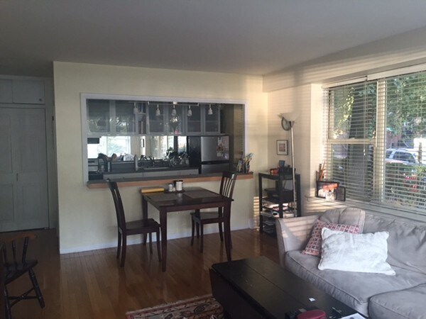 Building Photo - 112 Pinckney St