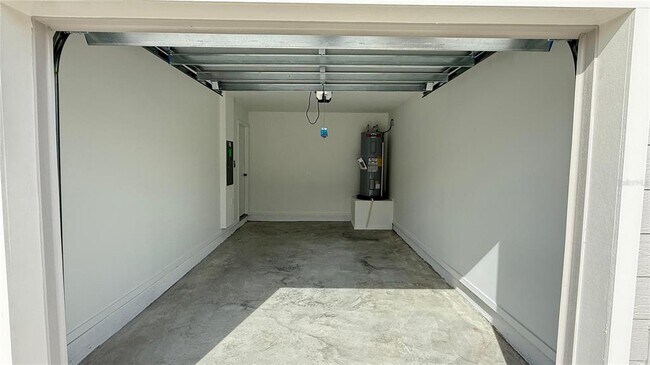 Building Photo - 837 Lynx St