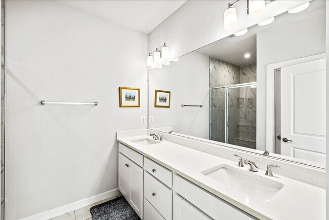 Building Photo - Like New! CLOSE TO I-95 & QUANTICO!