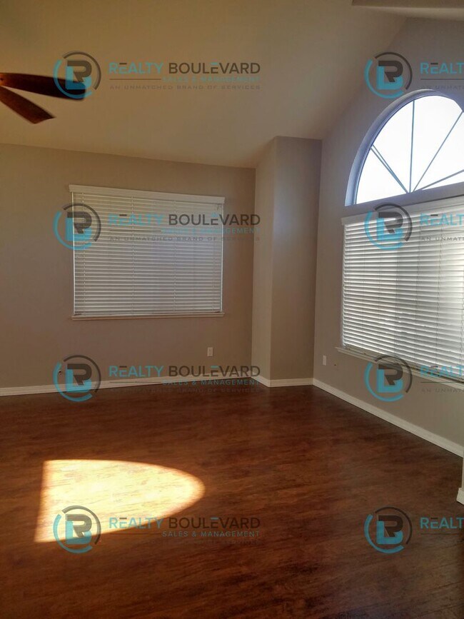 Building Photo - 1/2 MONTH FREE!! Amazing 4 Bedroom 2.5 Bat...