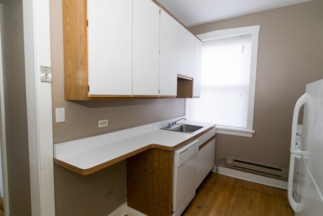 Building Photo - 1322 Oak Ave