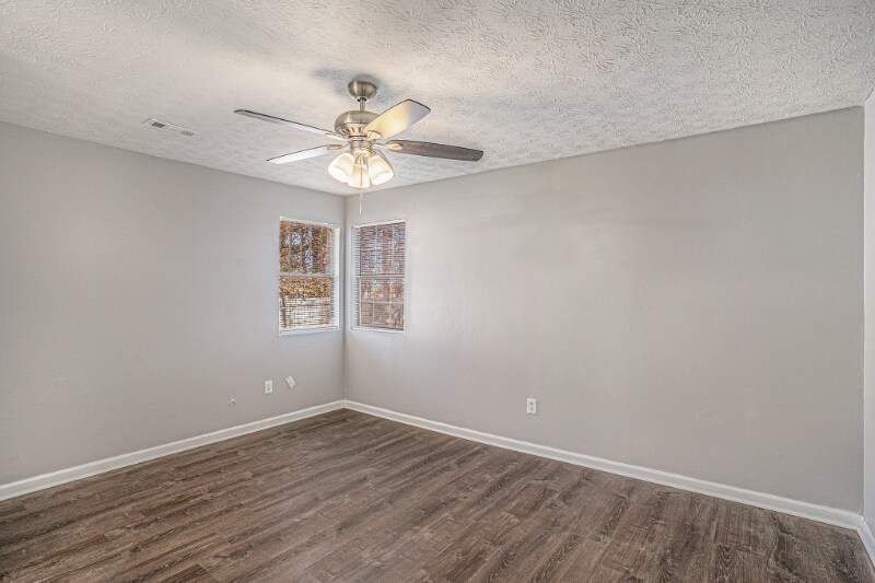 Building Photo - 5472 Glen Haven Dr