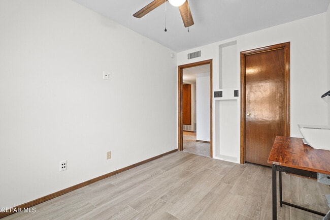 Building Photo - 5660 Longview Dr